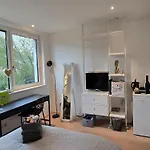 Stadtnahes Gaestezimmer Im Penthouse 3*