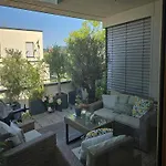 Stadtnahes Gaestezimmer Im Penthouse 게스트하우스 3*