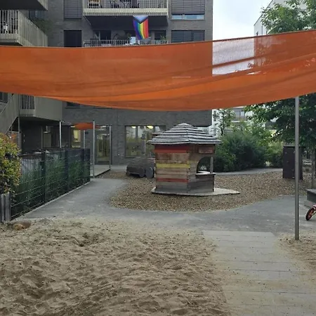 Stadtnahes Gaestezimmer Im Penthouse Bei Esi