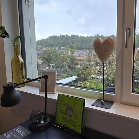 בית אירוח Stadtnahes Gaestezimmer Im Penthouse Bei Esi טובינגן