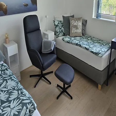 Stadtnahes Gaestezimmer Im Penthouse Bei Esi Homestay Tuebingen