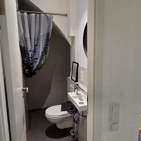 בית אירוח Stadtnahes Gaestezimmer Im Penthouse Bei Esi *