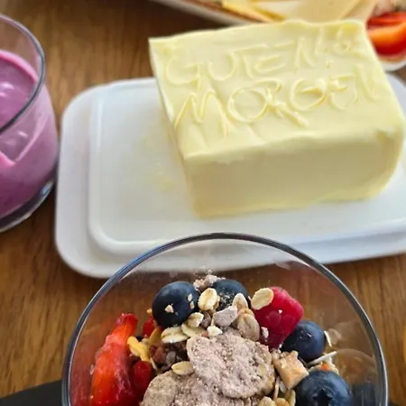 Stadtnahes Gaestezimmer Im Penthouse Bei Esi בית אירוח