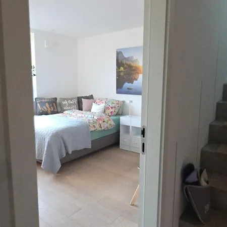 בית אירוח Stadtnahes Gaestezimmer Im Penthouse Bei Esi