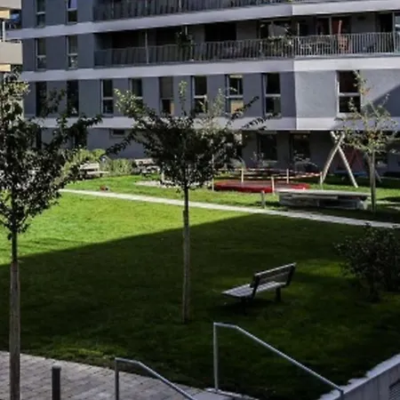 게스트하우스 Stadtnahes Gaestezimmer Im Penthouse 3*