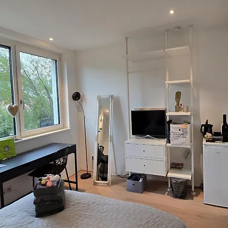 Pensión Stadtnahes Gaestezimmer Im Penthouse