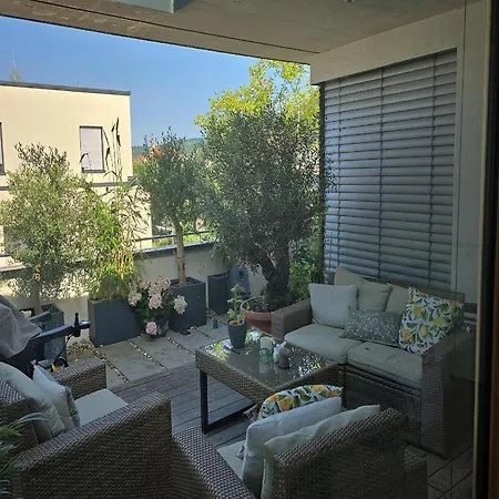 Stadtnahes Gaestezimmer Im Penthouse 게스트하우스 3*